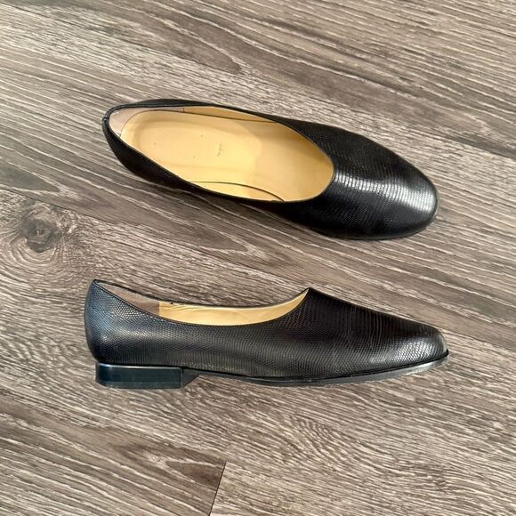 Cavallini Embossed Round Toe Loafers